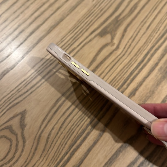 Moshi 14 Pro Max case. Good condition. Excellent price. - Picture 6 of 6